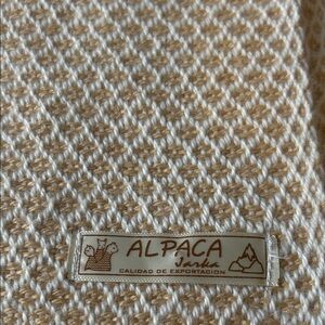 Alpaca Jarka scarf made in Peru cream and white with 3” fringe diamond pattern